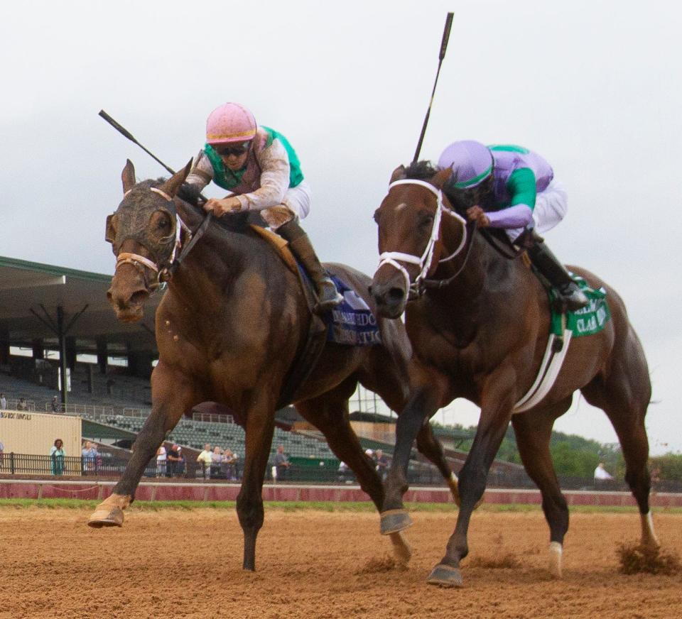 Idiomatic, ridden by Florent Geroux (left), edges Classy Edition and Kendrick Carmouche at the wire to win the 2023 Delaware Handicap on July 8 at Delaware Park.