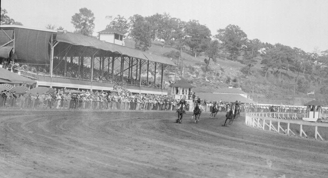 Thoroughbred horses raced at Riverside Downs from 1928 through 1937, even though parimutuel betting wasn’t legal in Missouri.