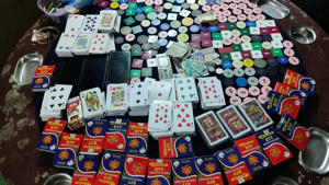 Indore: Six men caught while gambling in bar near police station