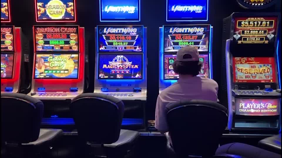COVID pushes Australia's gambling addiction online