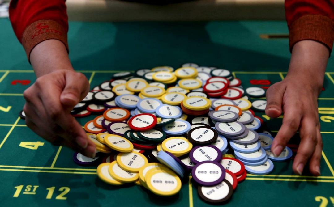 Philippines to shut 175 gambling firms, deport 40,000 Chinese workers