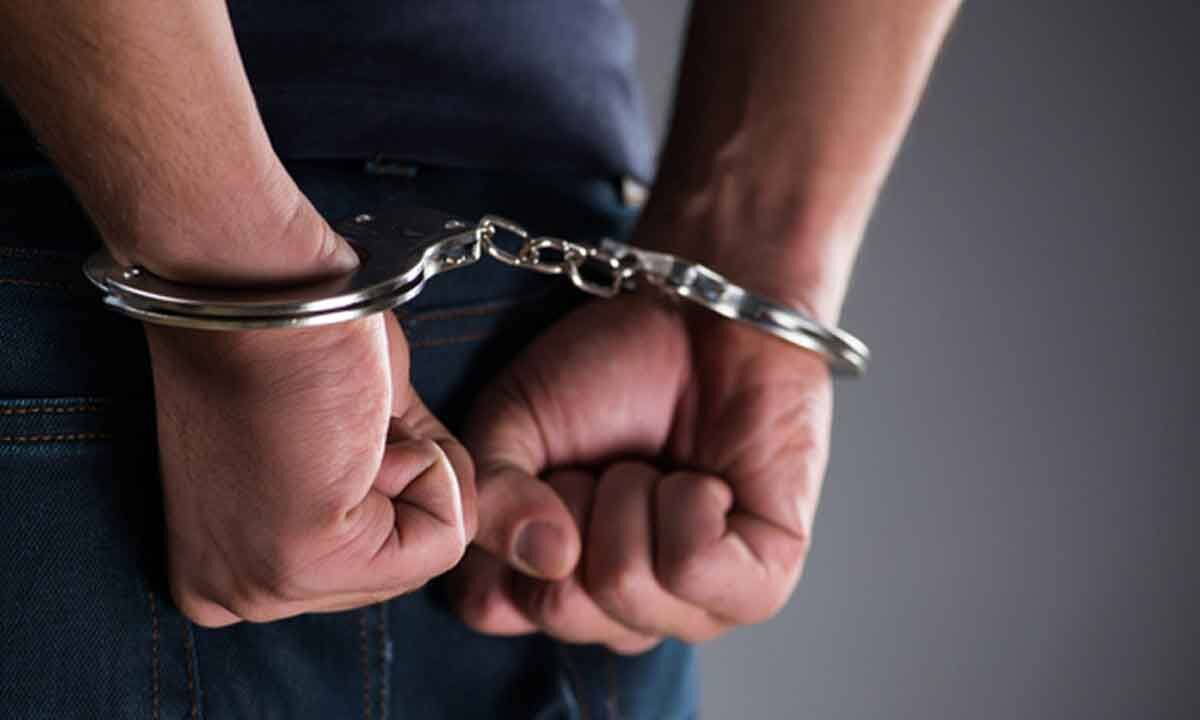 Warangal: 8 held for gambling, Rs 3.59L seized