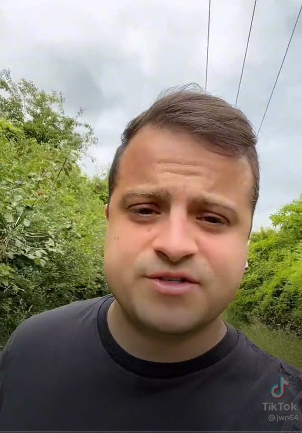 A dad who blew over £100,000 on bets and “lost everything” helps other gambling addicts quit through his TikTok videos