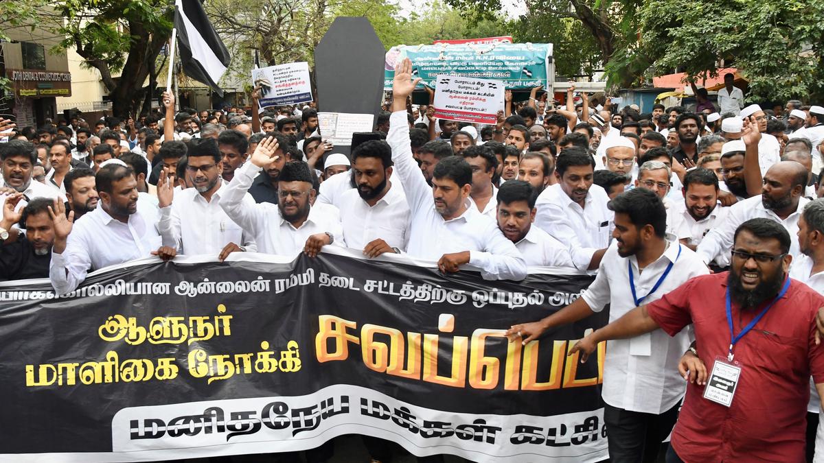 Manithaneya Makkal Katchi holds demonstration against Governor returning Bill to ban online gambling