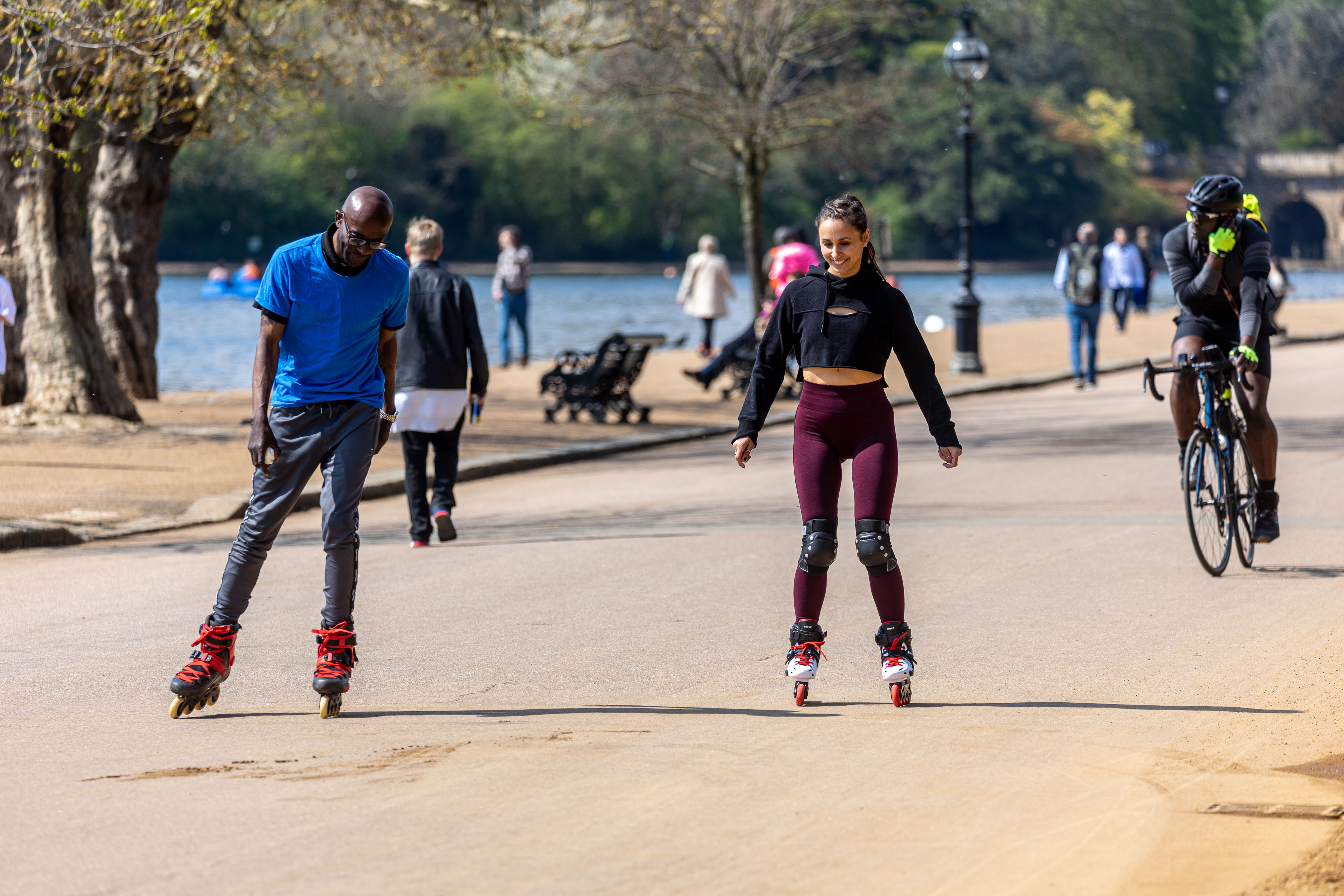 Brits to enjoy long spells of 18C sun today - but rain & thunder are coming