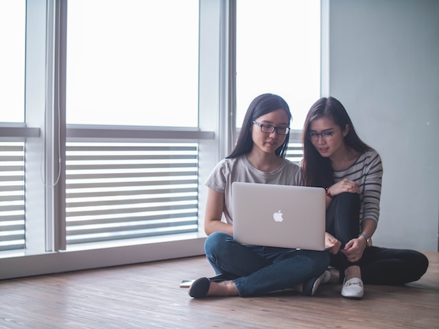 women on laptop