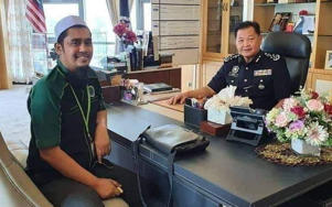 Asri Hamid met then IGP Hamid Bador at the latter’s office in 2020 to discuss illegal gambling dens. (Facebook pic)