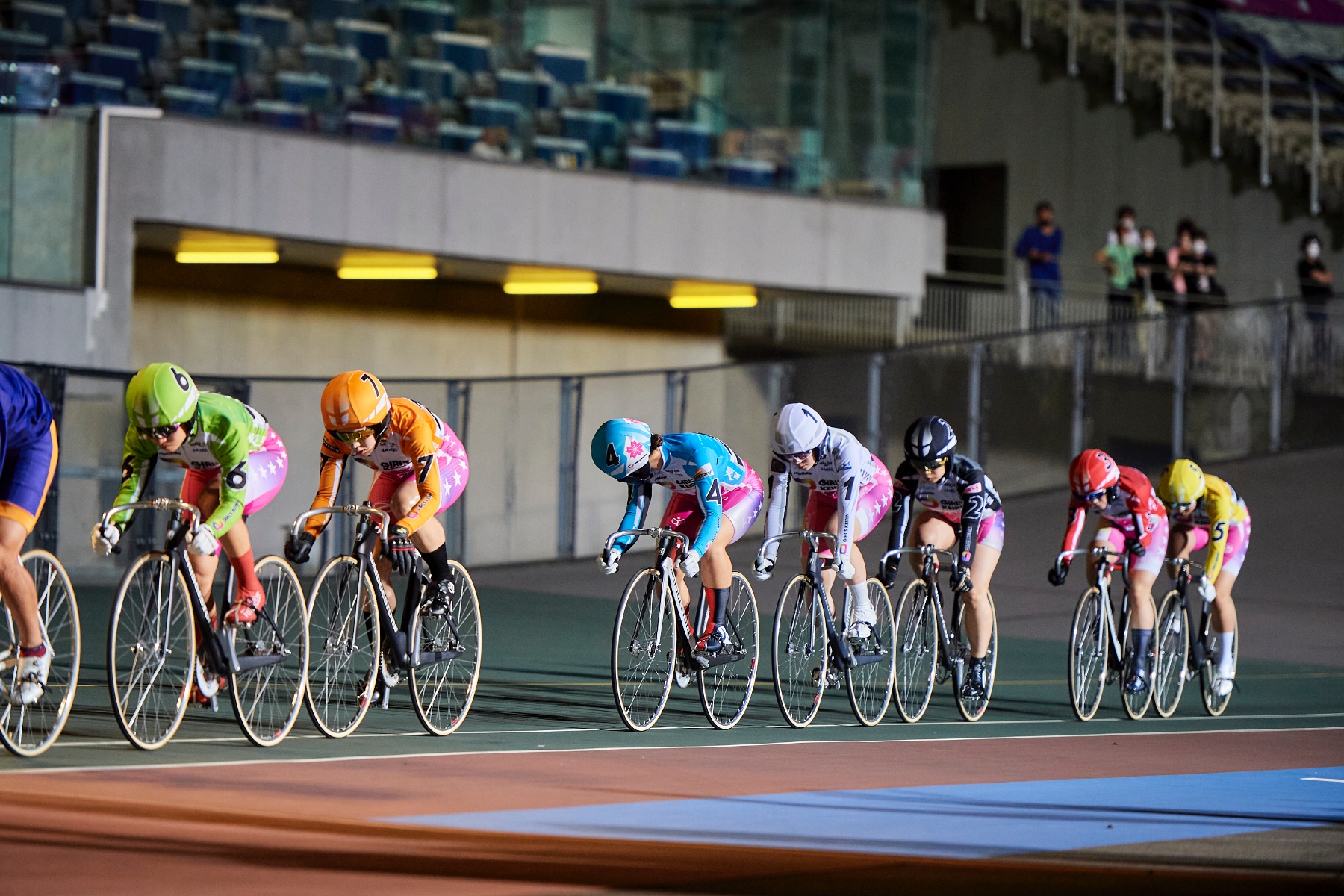 Girls-Keirin-1-Web.jpg