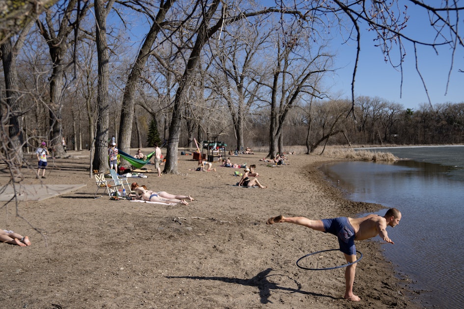 Readers Write: Love of Minneapolis, Summit Avenue bike trail, wolves, gambling