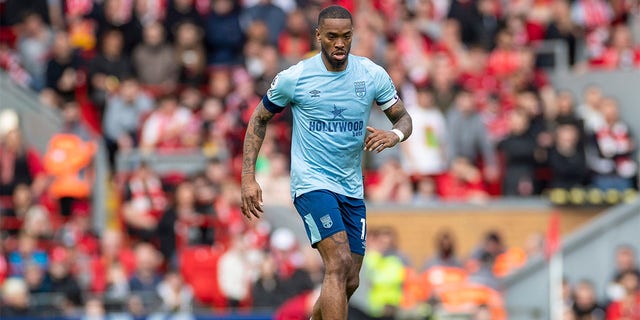 Ivan Toney kicks the ball