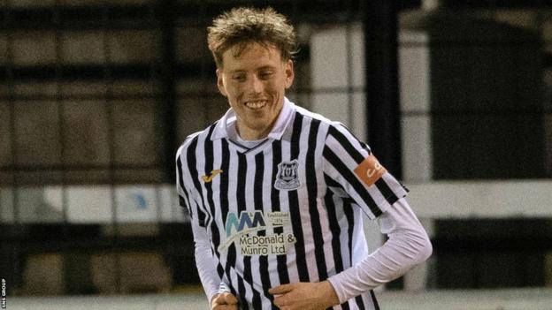 Kane Hester in action for Elgin City