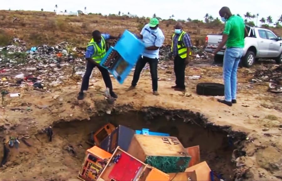 Mozambique: INAE incinerates close to 100 gambling machines seized in Gaza province