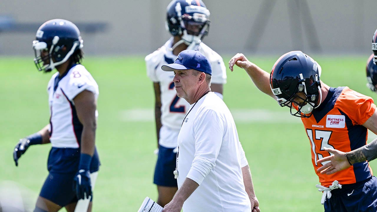 Sean Payton talks with players during minicamp