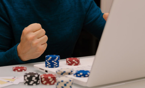 Instead of saving, more people try their luck with online gambling - survey