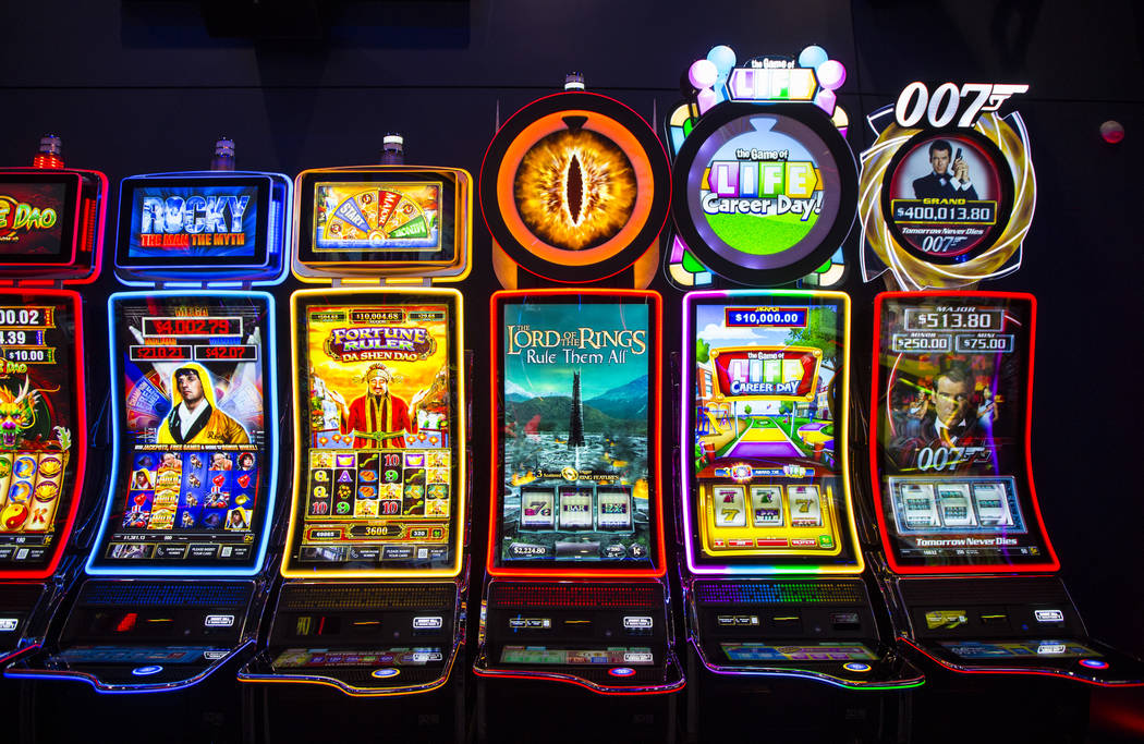 Ladies and Casino Slot Gambling Nuts and bolts â Know the Tips and Deceives