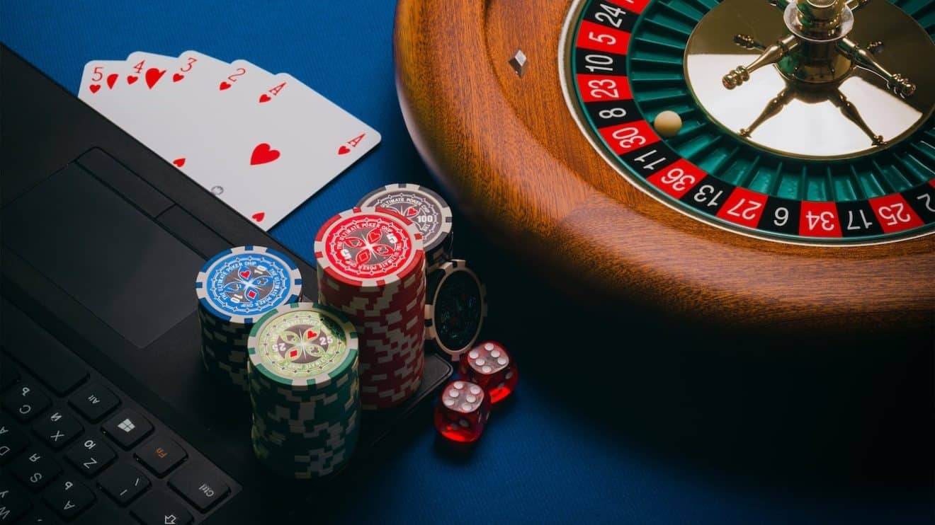 Step into the Future of Gambling: 7 Top Benefits of Online Casino Gaming