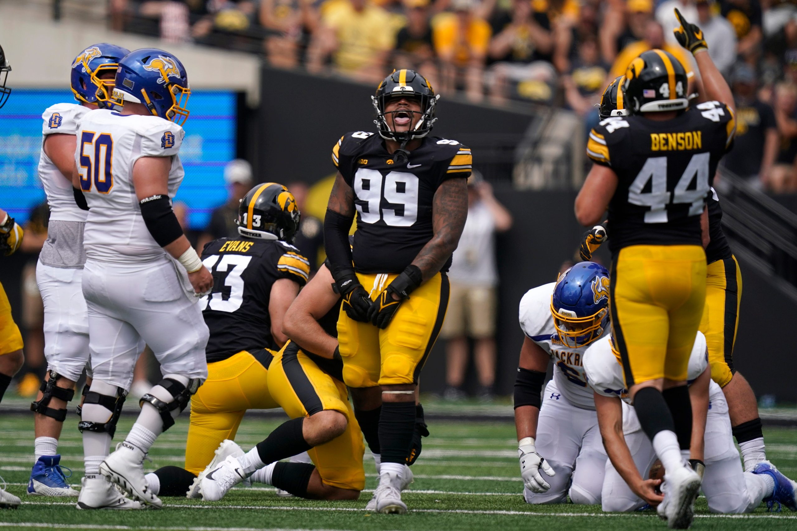 Iowa DT Noah Shannon suspended for season over gambling violation; school to appeal