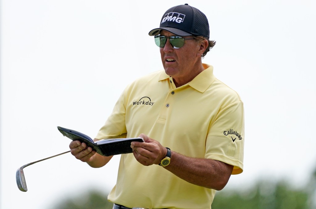 Lynch: Phil Mickelsonâs gambling is a problem â for every major organization in golf