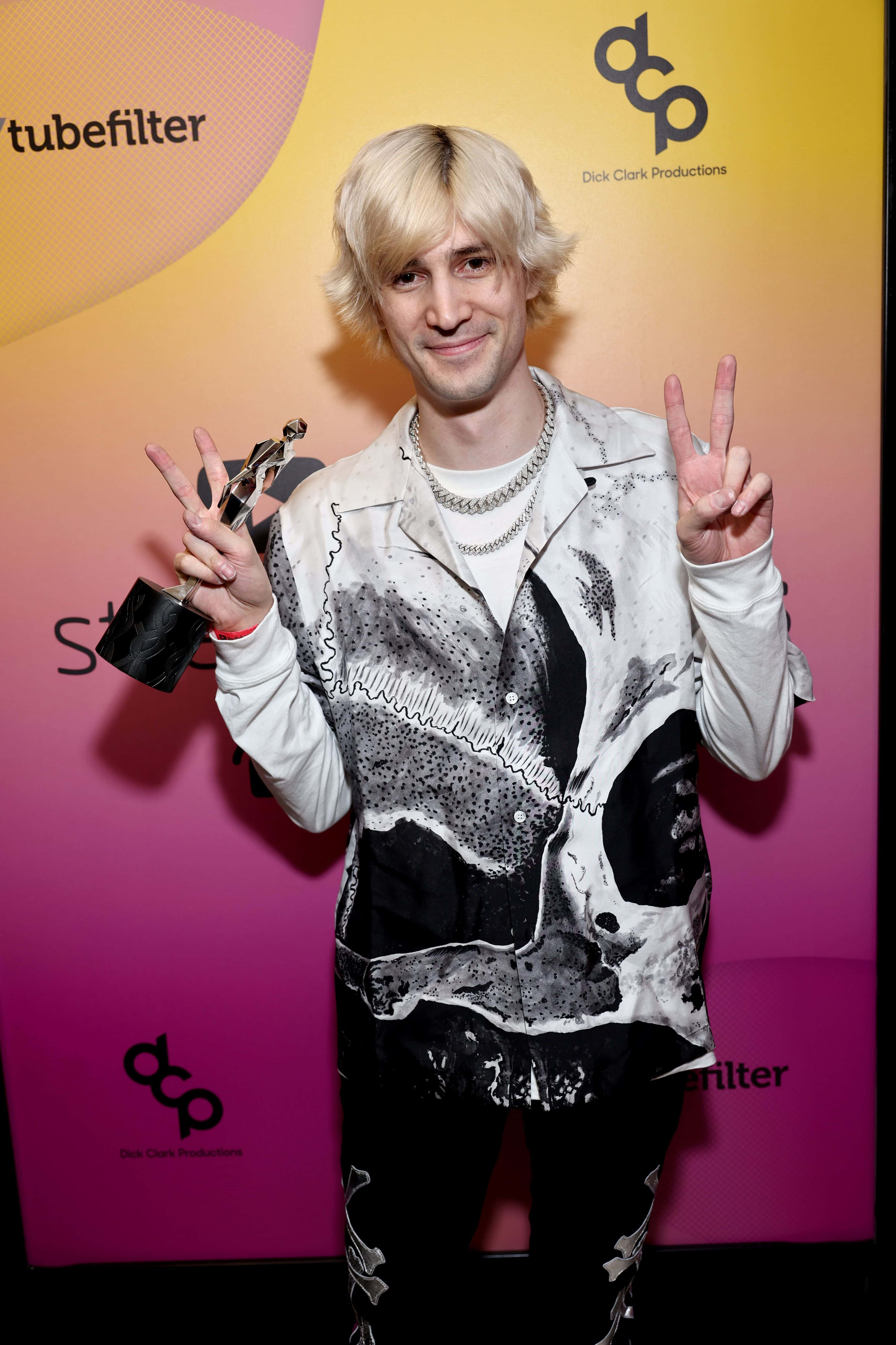 LOS ANGELES, CALIFORNIA - DECEMBER 04: Felix Lengyel (xQc) poses with his award during the 2022 YouTube Streamy Awards at the Beverly Hilton on December 04, 2022 in Los Angeles, California. (Photo by Matt Winkelmeyer/Getty Images for dick clark productions)