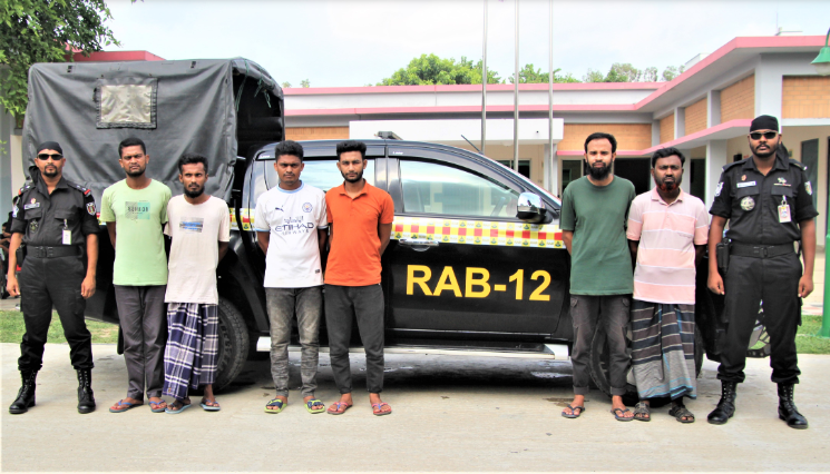 6 members of a gambling group arrested in Sirajganj: RAB | Daily Sun |