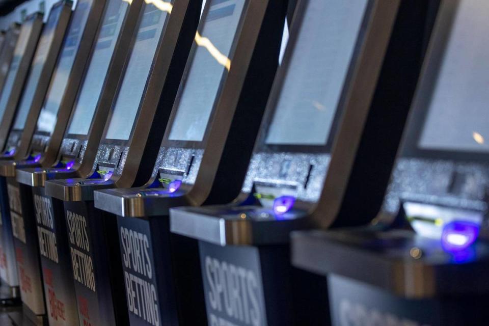 âLetâs enjoy.â Sports gambling underway in Kentucky as politicians claim credit, place bets.