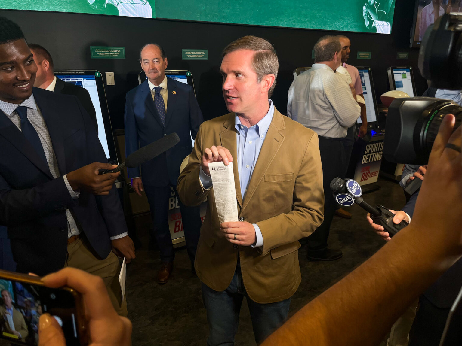 Kentucky politicians place their bets as in-person sports gambling opens - Kentucky Lantern