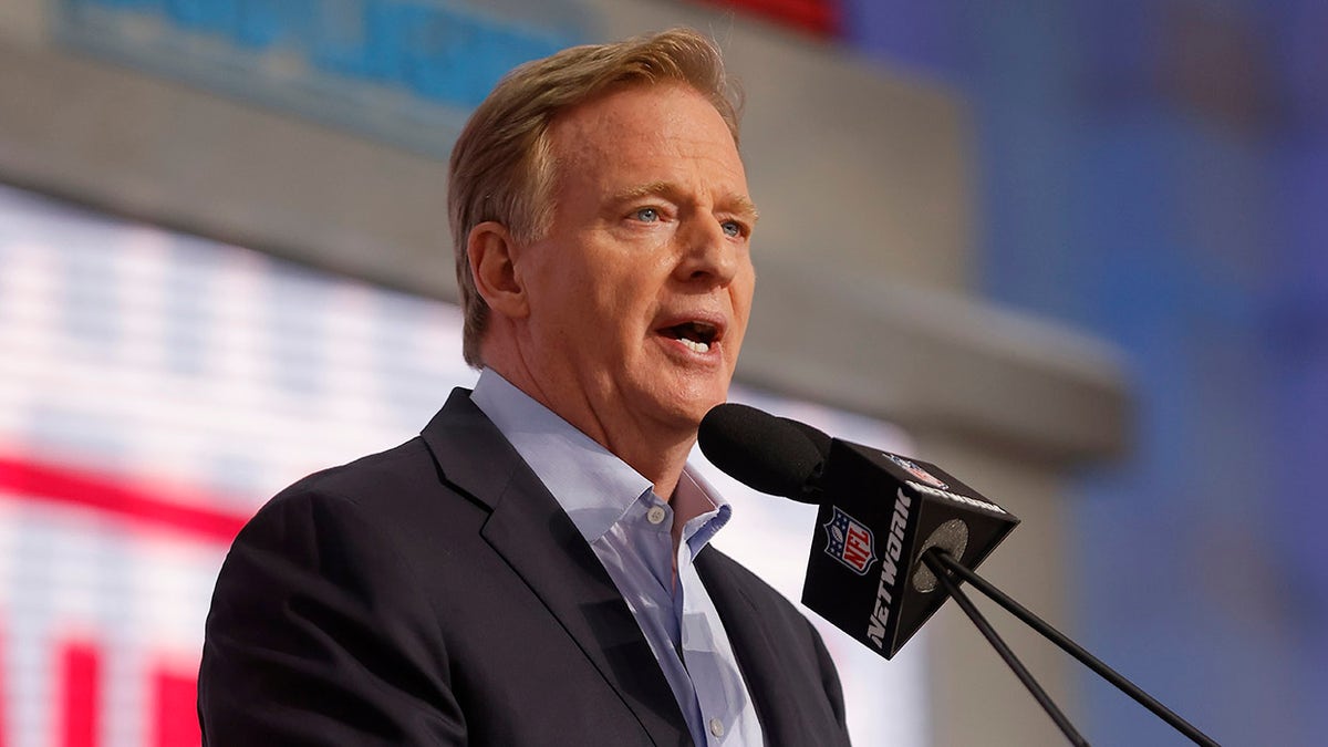 NFL reinstates 3 players after revising gambling policy