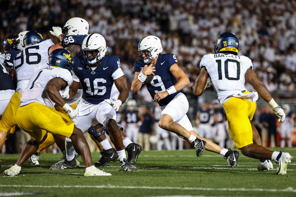 Beau Pribula running with the football.