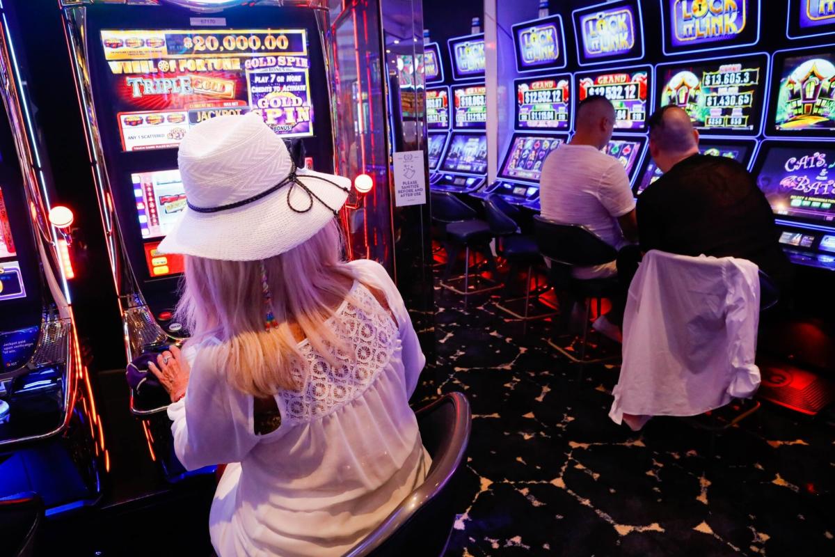 Video Slot Machines Spur Gambling Revenue Windfall for Illinois