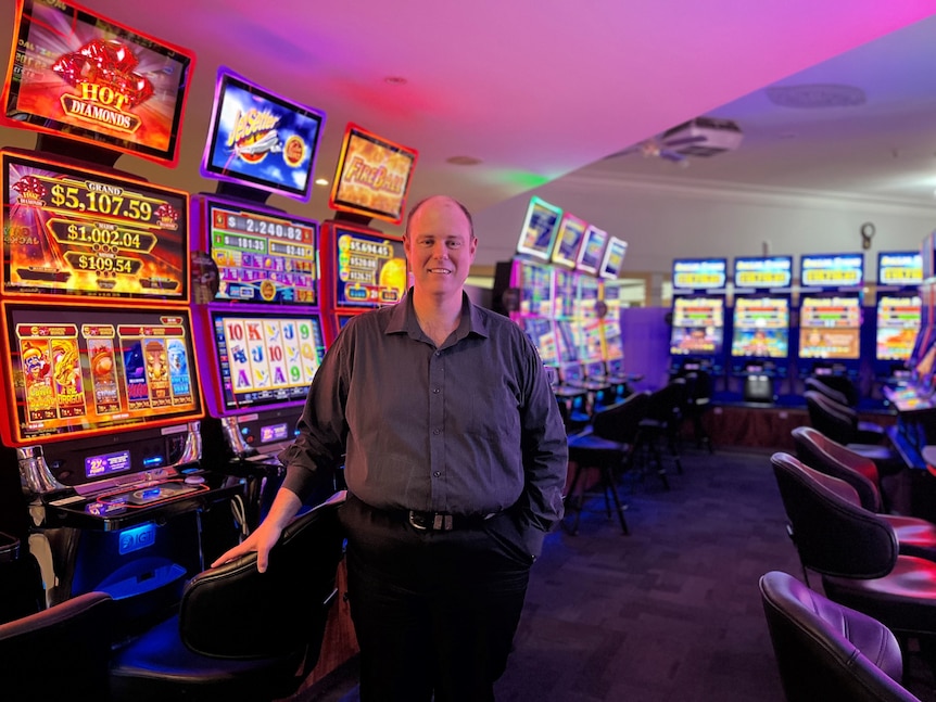 Greens MP pushes for harder line on pokies as cashless gaming trial looms