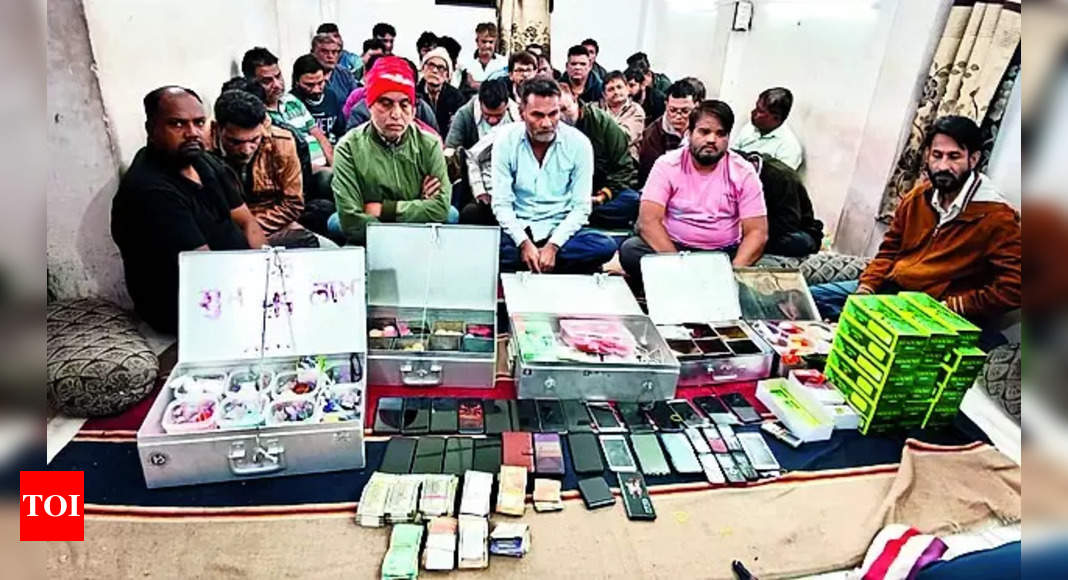 'Moving' Gambling Den with Valet Parking Busted - 40 Arrested | Surat News - Times of India