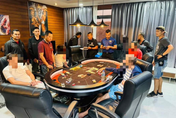 Russians caught gambling at poker