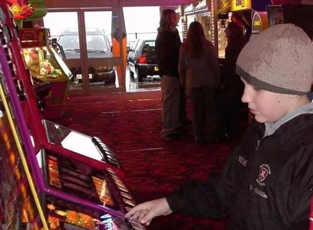 Kieren Smith playing seaside slot machines as a child
