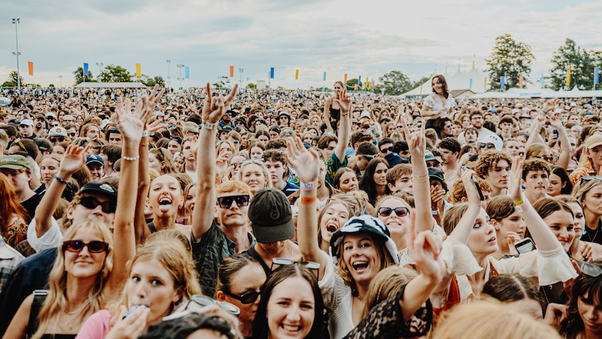 Running music festivals 'like professional gambling' - ABC listen