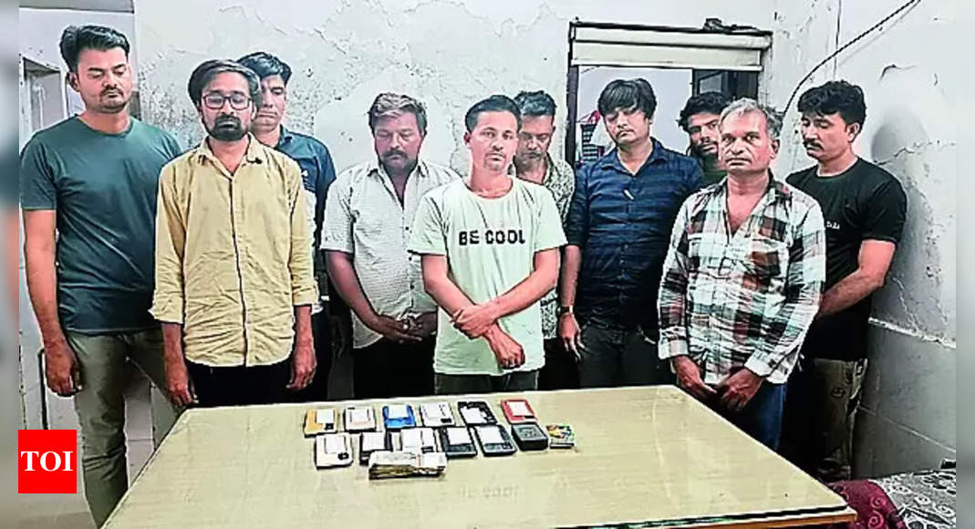 150 arrested for gambling | Surat News - Times of India