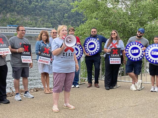 Rivers Casino workers, fearful of gambling on health, rally behind effort to ban smoking | TribLIVE.com