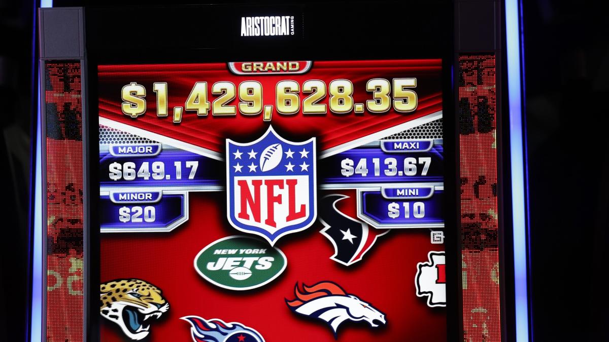 Legal gambling on NFL games may reach $35 billion this season