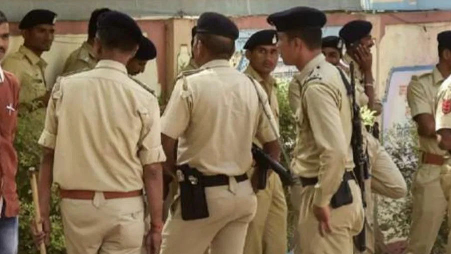 Six Cops Suspended in MP's Tikamgarh After Their Gambling Video Surfaced on Social Media