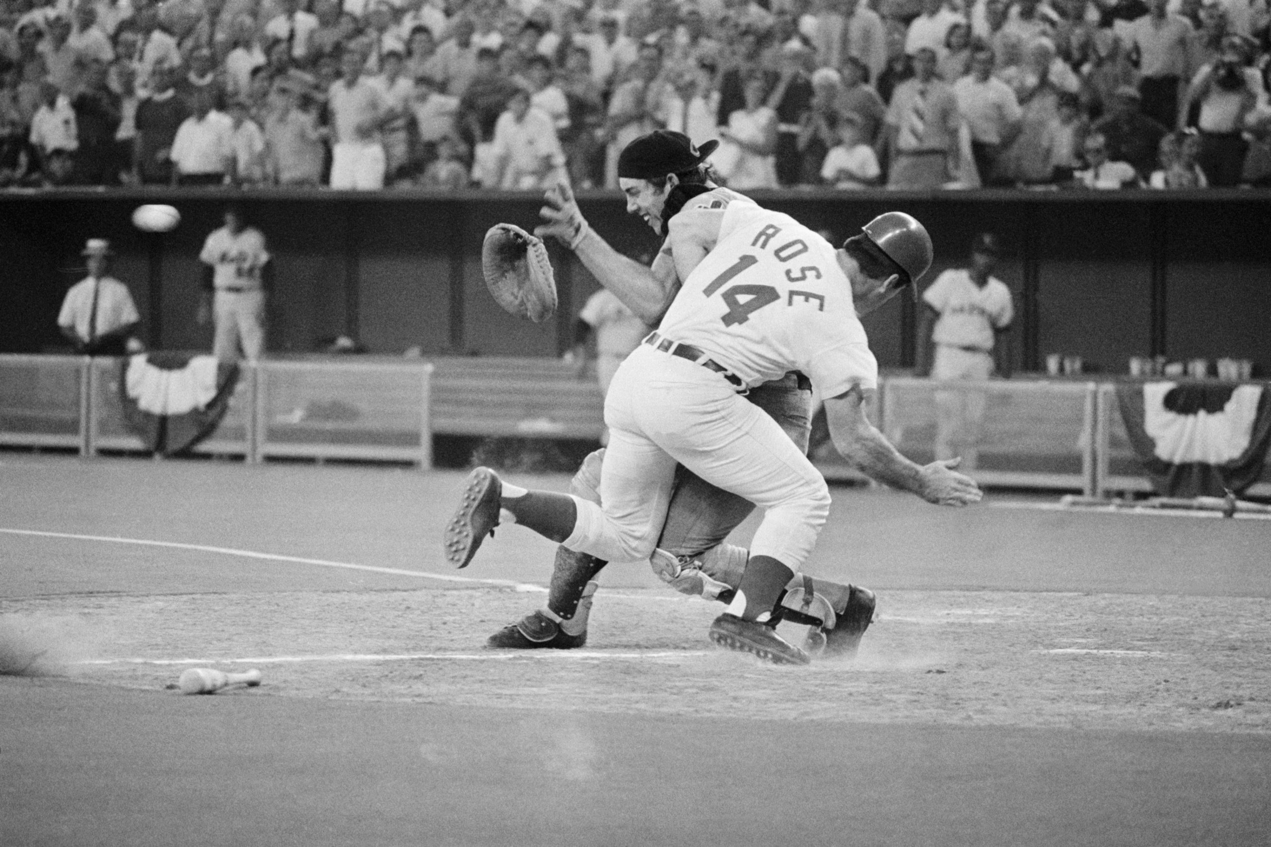 Pete Rose, MLB's hit king who was banned from baseball, dies at 83