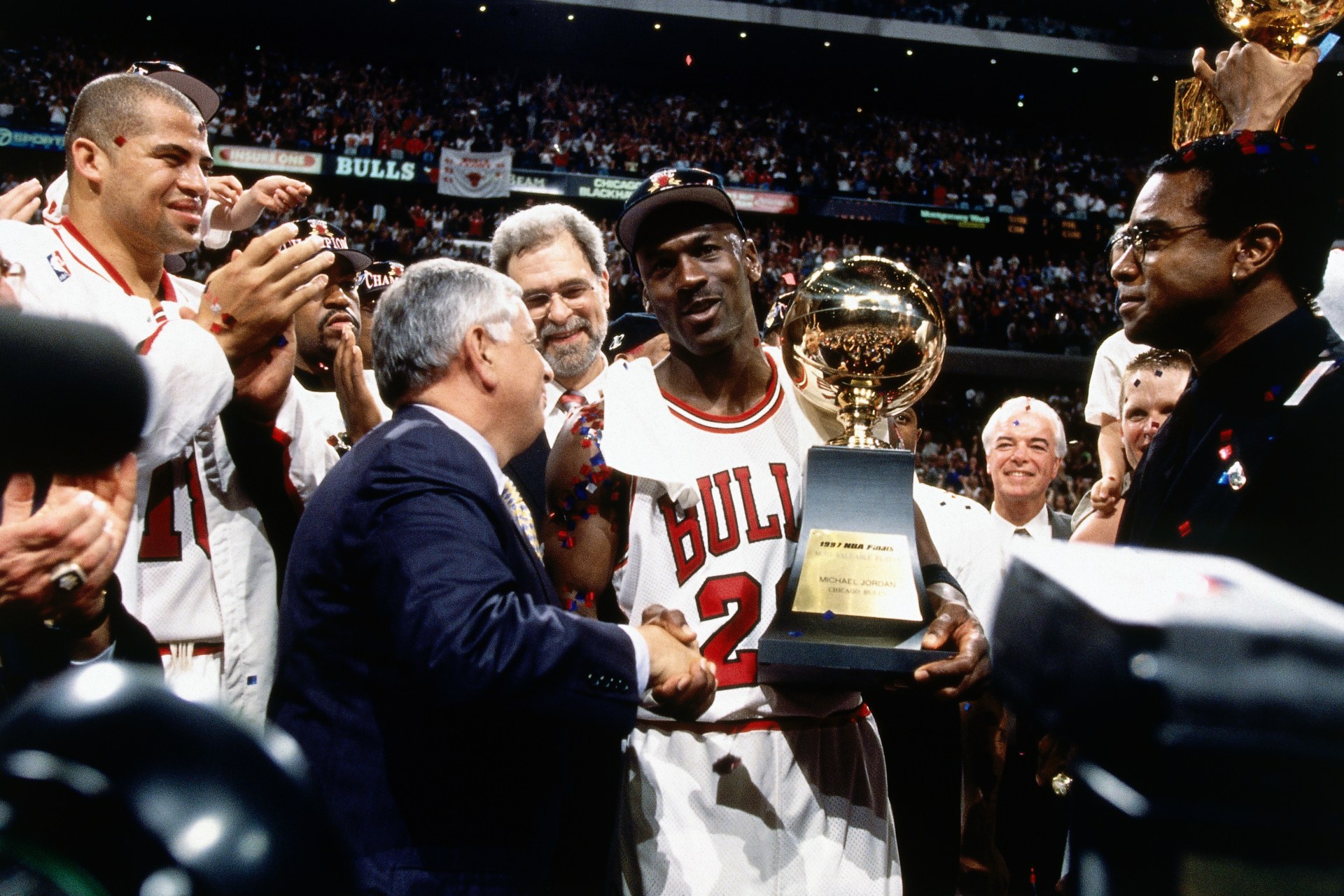 Conspiracies forced David Stern to deny MJ’s 1993 retirement was for gambling