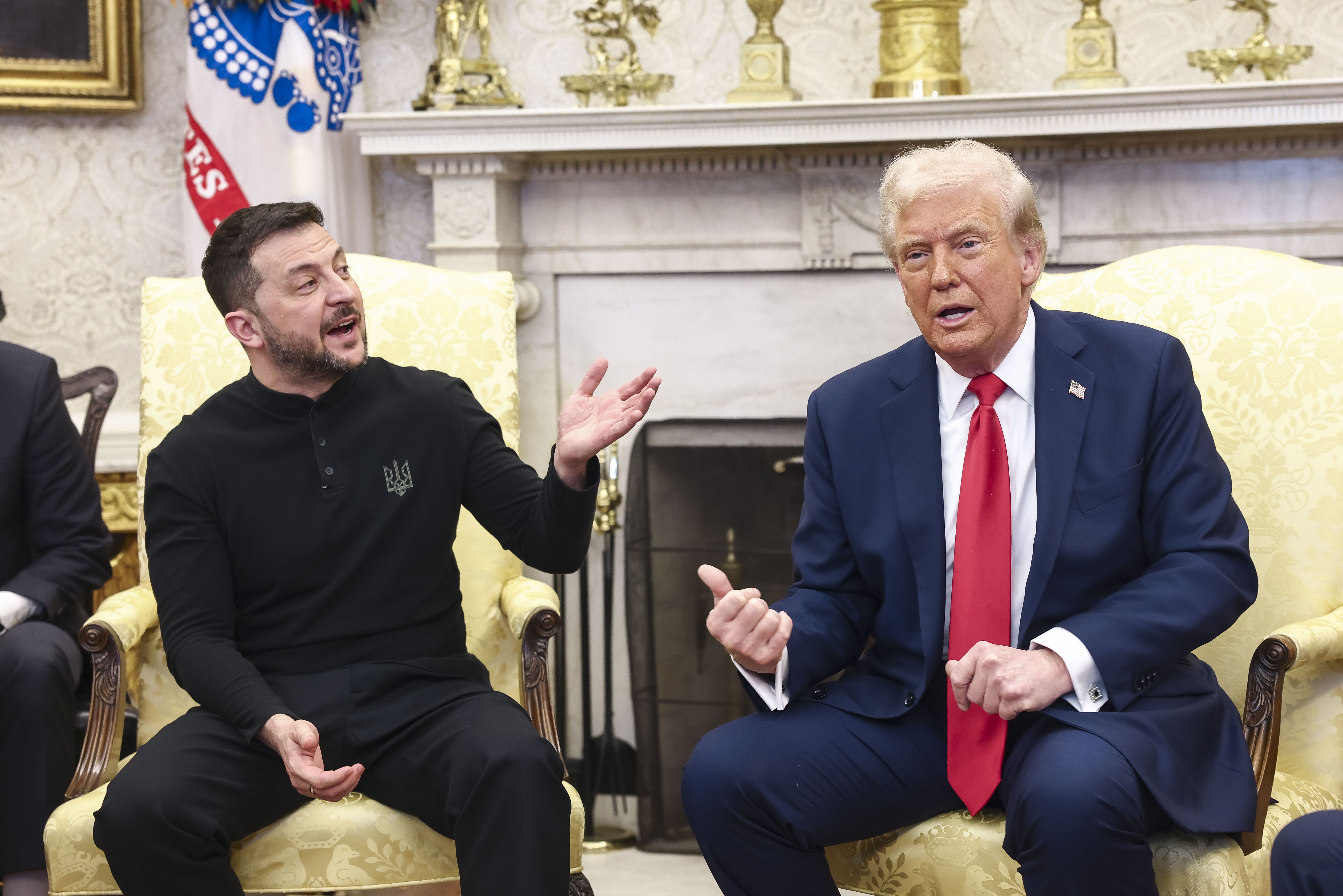 epa11930694 US President Donald Trump (R) meets with Ukrainian President Volodymyr Zelensky (L) in the Oval Office of the White House in Washington, DC, USA, 28 February 2025. Zelensky is in Washington to sign the framework of a deal, pushed by President Trump, to share UkrainesÂ’s mineral wealth with the US. EPA/JIM LO SCALZO / POOL