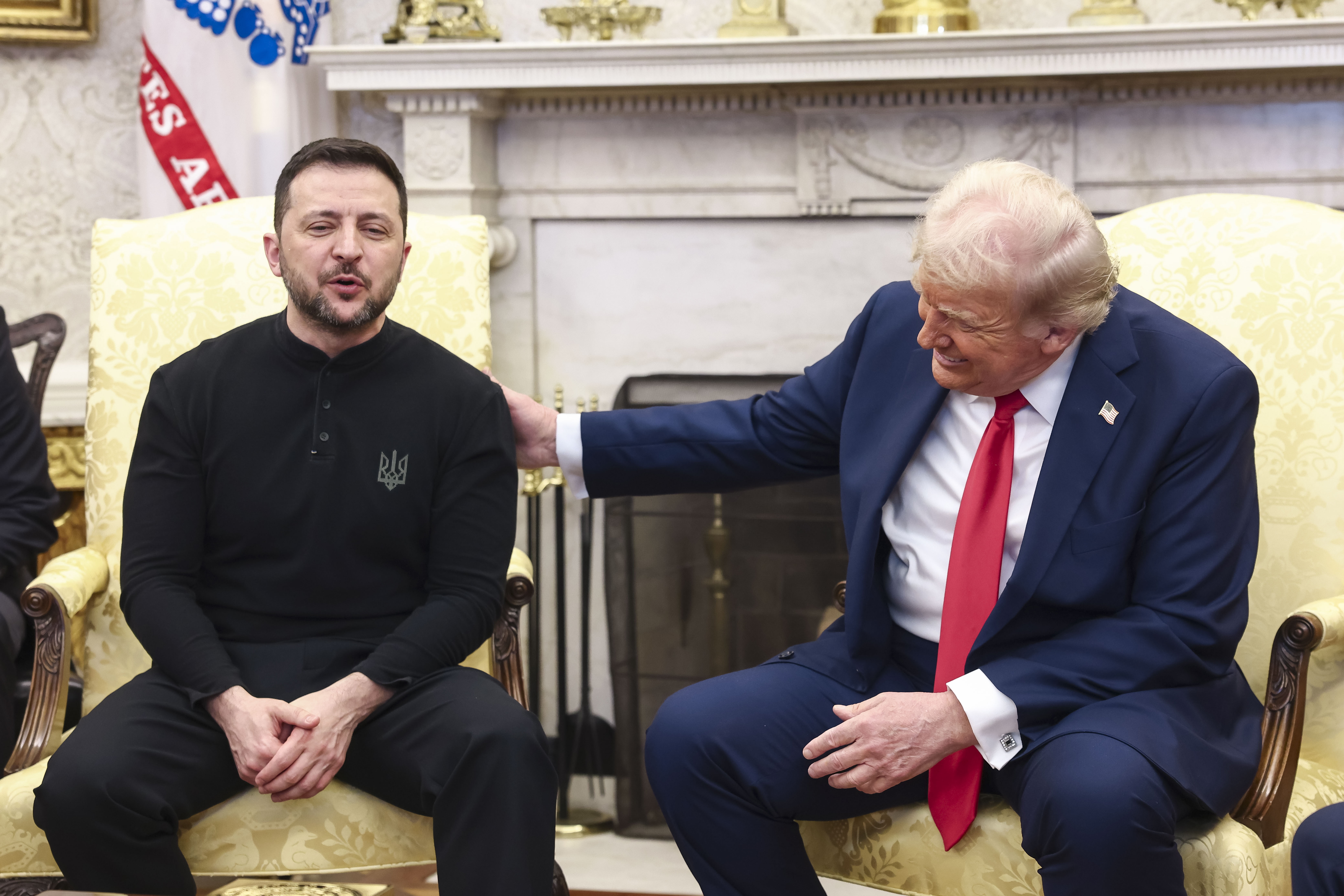 epa11930695 US President Donald Trump (R) meets with Ukrainian President Volodymyr Zelensky (L) in the Oval Office of the White House in Washington, DC, USA, 28 February 2025. Zelensky is in Washington to sign the framework of a deal, pushed by President Trump, to share UkrainesÂ’s mineral wealth with the US. EPA/JIM LO SCALZO / POOL